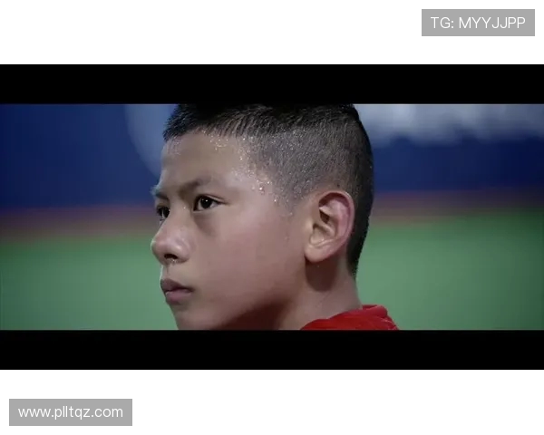 聚焦足球运动员成长之路与赛场荣耀全景呈现深度解析与精彩瞬间